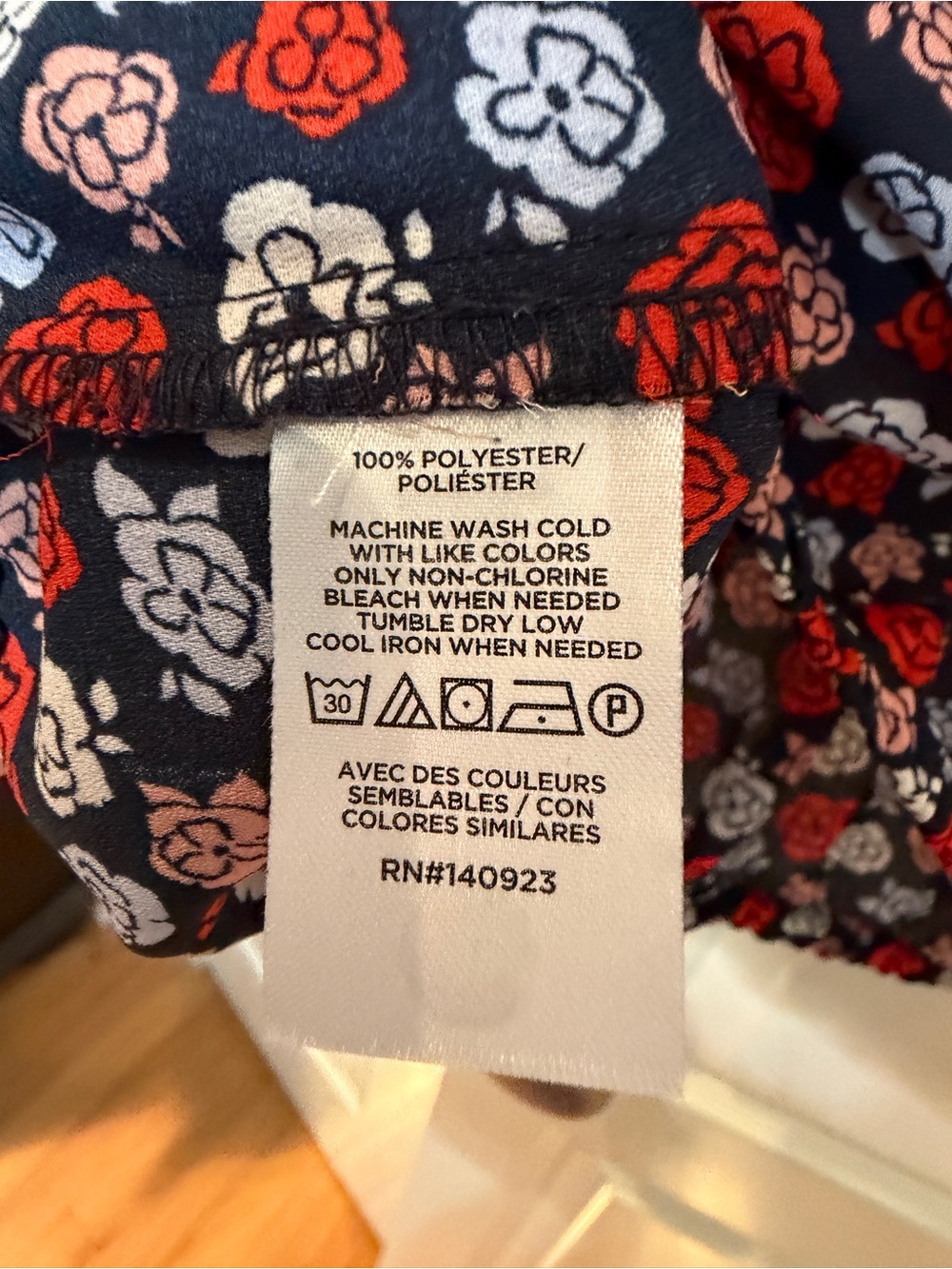 LOFT Navy Red & White Floral Sleeveless Top - Picture 4 of 5